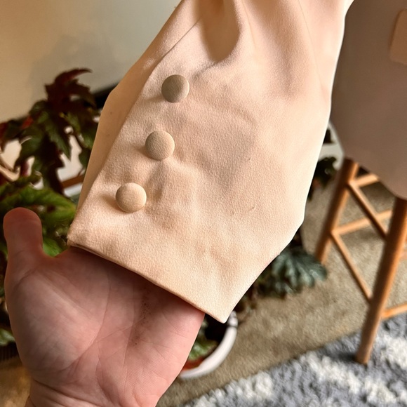 Mabel size medium, pale, pink blazer with shoulder pads - Picture 12 of 13